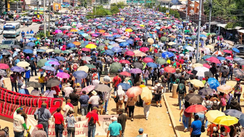 Manifestación en Tegucigalpa (Honduras) por la defensa de la salud y la educación pública. Foto: Gaspar Rodríguez.