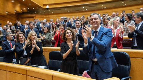  La vicepresidenta primera, María Jesús Montero y el presidente del Gobierno, Pedro Sánchez, en el Congreso de los Diputados, a 10 de enero de 2024. Alejandro Martínez Vélez / Europa Press