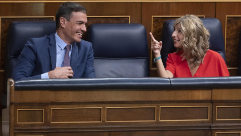 El presidente del Gobierno, Pedro Sánchez, y la vicepresidenta segunda y ministra de Trabajo y Economía Social, Yolanda Díaz, en el Congreso de los Diputados. E.P./Alberto Ortega