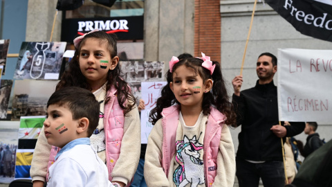 Niños en la reunión de la celebración de la revolución siria el sábado pasado en Madrid. Foto: Okba Mouhammed