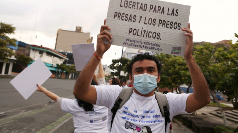  Manifestación de hace unos días en Costa Rica por la libertad de los presos políticos de Nicaragua. - Mayela López / Reuters