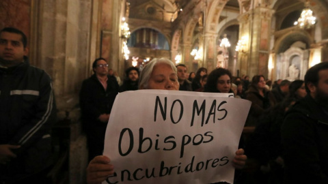  Manifestante contra los abusos sexuales cometidos por la Iglesia católica.- Reuters