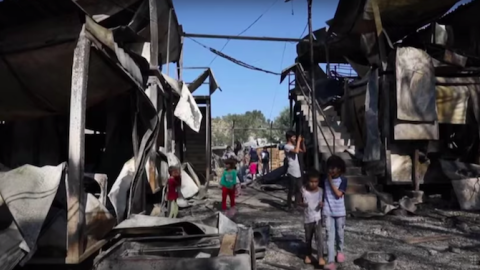 Campamento de refugiados de Moria tras el último incendio. Foto: RICH CHANNEL (YouTube).