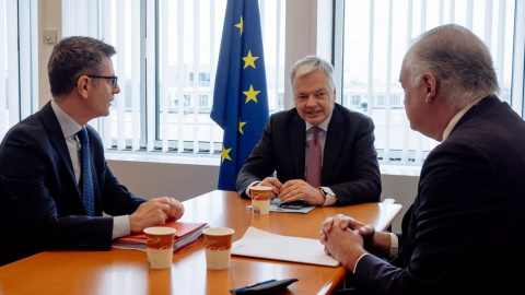  Félix Bolaños, Didier Reynders y Esteban González Pons en una de sus reuniones para desbloquear el CGPJ. – Unión Europea / Europa Press