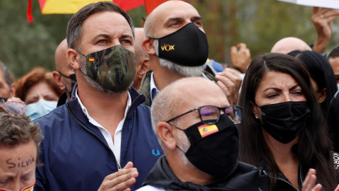  El presidente de Vox, Santiago Abascal, asiste al acto en apoyo a las víctimas del terrorismo que su partido celebra este sábado en Arrasate. EFE/Javier Etxezarreta