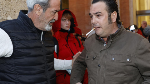 El presidente de la Plataforma Nacional por la Defensa del Transporte, Manuel Hernández (d).