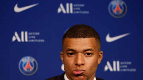 El jugador de Paris St Germain Kylian Mbappe durante una rueda de prensa. -REUTERS