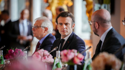  11 March 2022, France, Versailles: El presidente del Consejo de la UE Charles Michel (d), el presidente de Francia Emmanuel Macron (c) y Josep Borrell (i).- Kay Nietfeld / dpa