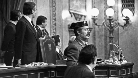 Antonio Tejero irrumpe en el Congreso de los Diputados, en Madrid, a 23 de febrero de 1981. Europa Press.