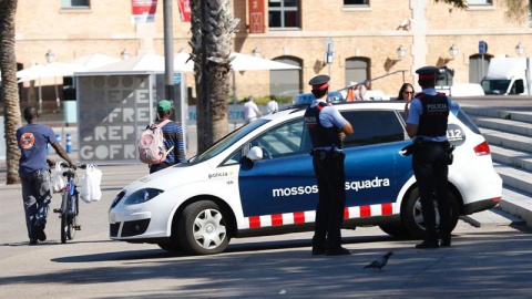 Fotografia d'arxiu de dos agents dels Mossos d'Esquadra. - EFE