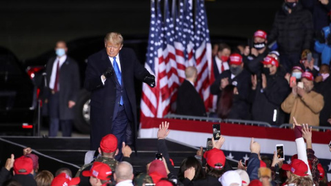  Trump, este sábado en un mitin en Wisconsin. EFE/EPA/KAMIL KRZACZYNSKI