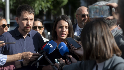 El exvicepresidente del Gobierno Pablo Iglesias, y la candidata de Podemos a las elecciones europeas, Irene Montero, atienden a medios a su llegada para declarar en el Juzgado de lo Penal nº 14 de Madrid. Alberto Ortega / Europa Press