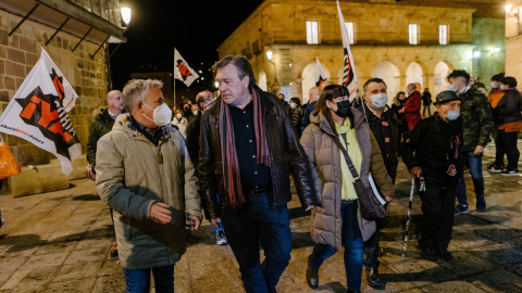  El candidato a la Presidencia de la Junta de Castilla y León por ¡Soria ya!, Ángel Ceña (i) y el diputado de Teruel Existe, Tomás Guitarte (d), a su llegada al cierre de campaña de ¡Soria Ya!, en la Plaza San Clemente, a 11 de febrero de 2022, en 