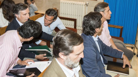 Momento del juicio que ha comenzado hoy en la Audiencia de Palma a los seis hermanos Ruiz-Mateos, primera fila, de i a d: Zoilo, José María y Javier; segunda fila i a d: Alfonso, Pablo y Álvaro, por la presunta estafa en la compra de los hoteles Beverl