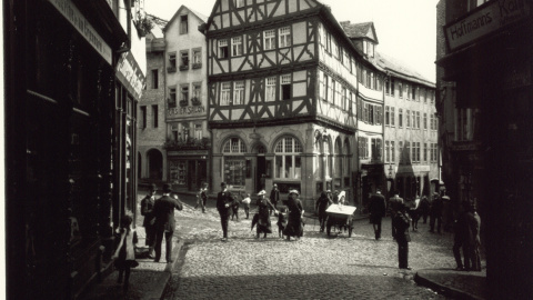 Eisenmarkt, Wetzlar, 1913.- Oskar Barnack. Leica Camera AG