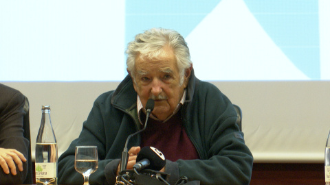 Mujica pide al nuevo Gobierno de España que "quiera a su pueblo"