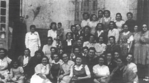 “Reclusas de la cárcel de Segovia (septiembre de 1948).- Imagen extraída de la obra 'Irredentadas' de Ricard Vinyes