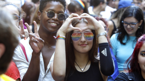  Varias personas durante una manifestación por el Orgullo LGTBI, a 28 de junio de 2022, en Palma de Mallorca, Baleares (España). Con esta marcha, que se celebra bajo el lema '30 años de lucha. Derechos y resiliencia’, durante el Día Internacional de