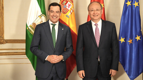  Moreno Bonilla junto a Yin Li, miembro del Buró Político del Comité Central del Partido Comunista de China. – Junta de Andalucía