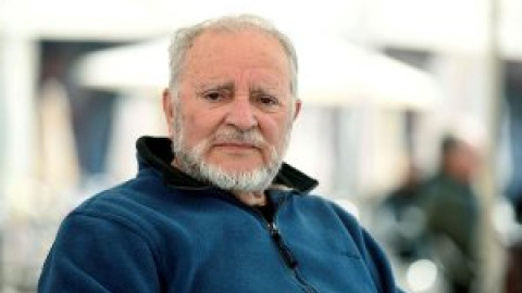 Julio Anguita continúa en estado crítico en la UCI tras sufrir una parada cardiaca el sábado