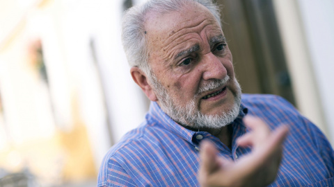 El excoordinador federal de IU Julio Anguita, en entrevista con la Agencia EFE en Córdoba. EFE/Rafa Alcaide