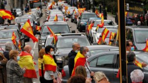 La manifestación de coches de Vox colapsa el centro de Madrid pidiendo la dimisión del Gobierno