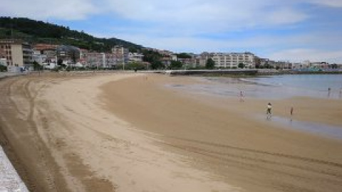 Los ayuntamientos podrán limitar el tiempo de permanencia en las playas y el cálculo de los aforos será de cuatro metros cuadrados por bañista