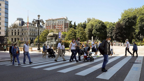 Aspecto que presenta hoy viernes una calle del centro de Oviedo. Asturias pasará a la fase 3 de la desescalada a partir del próximo lunes, 8 de junio, ha anunciado el ministro de Sanidad, Salvador Illa, en la rueda de prensa posterior al Consejo de Mini