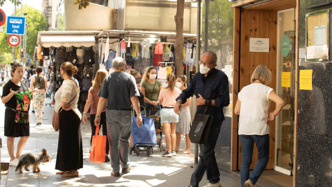 Una imatge de l'eix comercial de la Creu Coberta de Barcelona aquesta setmana. EFE / MARTA PÉREZ