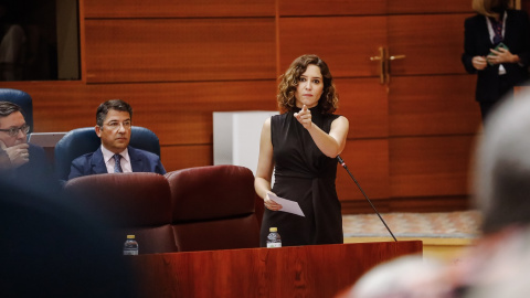 La presidenta de la Comunidad de Madrid, Isabel Díaz Ayuso, interviene durante una sesión plenaria, en la Asamblea de Madrid. E.P./Carlos Luján