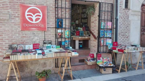 Fachada de la librería Domiduca, en Alcalá de Henares (Madrid).