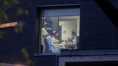 Trabajadores de un hospital madrileño./ EFE