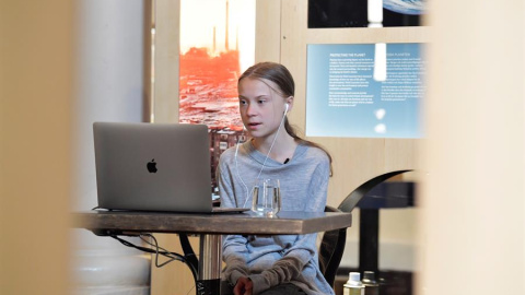 Greta Thunberg durante una conversación por video. EFE/EPA/Jessica Gow