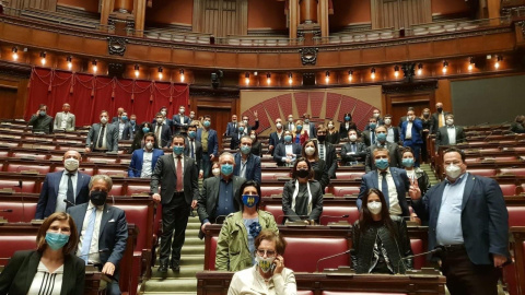 Salvini y sus diputados pasan la noche en el Parlamento para protestar contra el Gobierno | Twitter