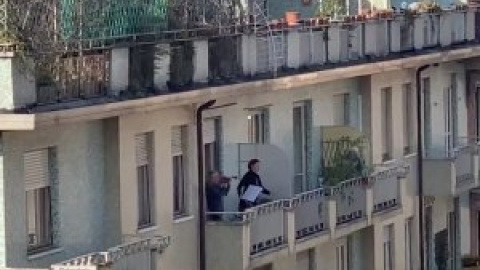 Italia canta desde los balcones contra el coronavirus