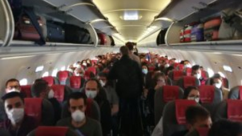 Polémica en un vuelo entre Madrid y Gran Canaria por no respetar la distancia de seguridad entre los asientos