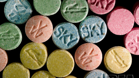  Pastillas de MDMA. WIKIPEDIA