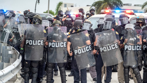 Policía de Estados Unidos durante una manifestación por el asesinato de George Floyd