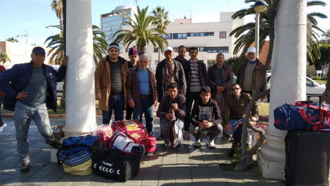 Grupo de ciudadanos marroquíes en Melilla.