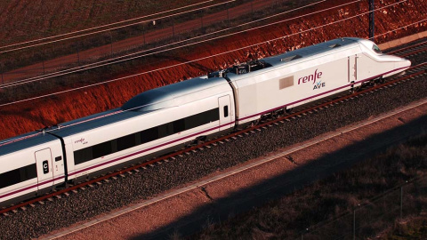 Renfe devolverá el importe de los 126.000 billetes vendidos para viajar entre este domingo y el 26 de abril