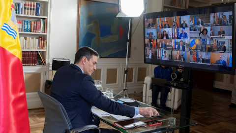 15/03/2020.- El presidente del Gobierno, Pedro Sánchez, durante una videoconferencia con los presidentes autonómicos por la crisis del coronavirus. / EFE - MONCLOA