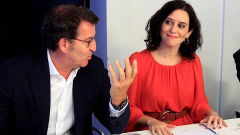 Isabel Díaz Ayuso junto al presidente de la Xunta de Galicia, Alberto Núñez Feijóo. (FERNANDO ALVARADO | EFE)