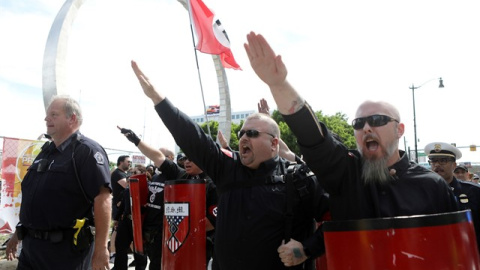 Un grupo de neonazis interrumió el sábado el Desfile del Orgullo de Detroit. Reuters