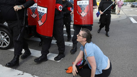 Los neonazis pertenecen al Movimiento Nacional Socialista. Reuters