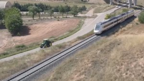 El AVE engulle el 90% de la inversión ferroviaria mientras el tren rural entra en vía muerta