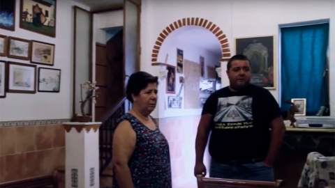 Dionisia y su hijo, Francisco José Lema, en una imagen de 2011 del documental 'Con la sangre al cuello' del periodista Alberto Almansa.