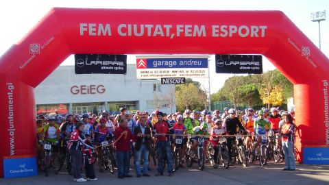 Una de les nombroses proves esportives de ciclisme de les comarques gironines / Federació Catalana de Ciclisme