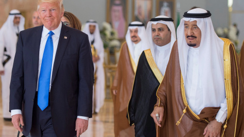 Donald Trump junto al rey de Arabia Saudí, Salman bin Abdulaziz Al Saud./REUTERS