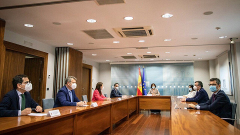 Reunión en La MOncloa entre Carmen Calvo y Carolina Darias y Edmundo Bal, de Ciudadanos. /EFE