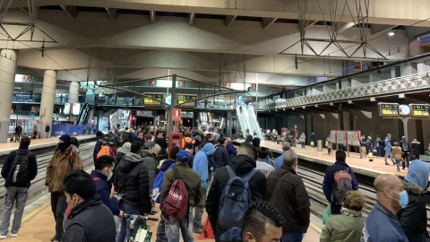 Pasajeros este lunes en la estación de Atocha. (EP)